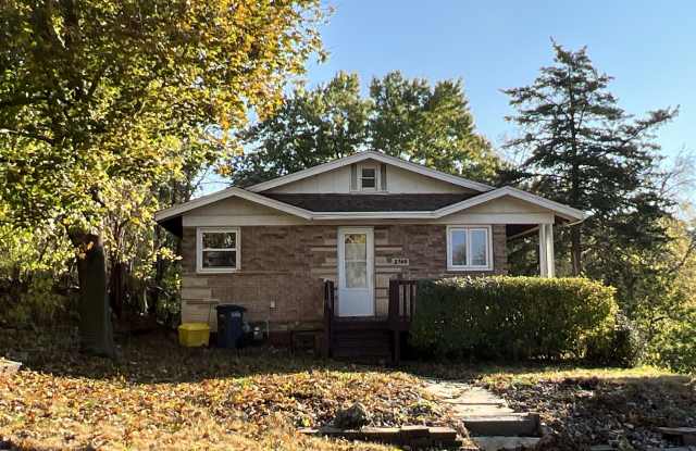 2740 Buena Vista Street - 2740 Buena Vista Street, Dubuque, IA 52001