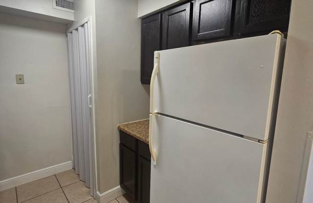 CUTE & AFFORDABLE LARGE 1 BEDROOM / 1 BATH (WINTER PARK) Gallery 4