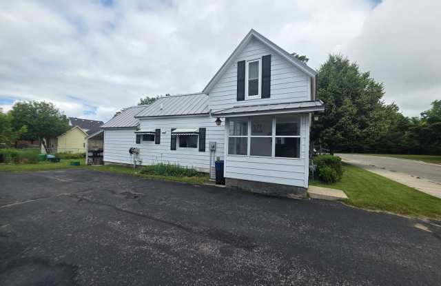 306 Ione St - 306 Ione Street, Petoskey, MI 49770