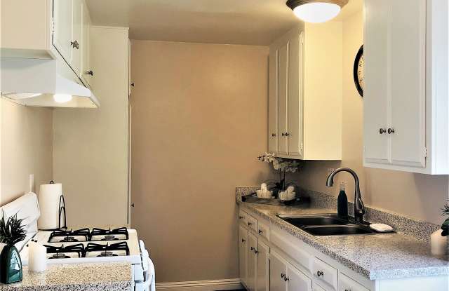 Mission Plaza Apartment Homes Gallery 4