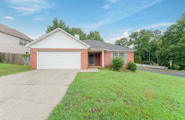 Prime Madison Living: 3-Bedroom Gem Near Bob Jones & Downtown Gallery 1