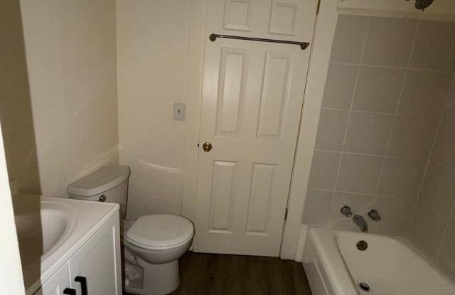 Remodeled 1 bedroom 1 bathroom with a den! photos photos Remodeled 1 bedroom 1 bathroom with a den! photos photos