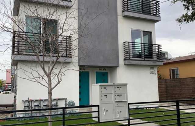 2122 Carmona Ave 1/2 - 2122 Carmona Ave, Los Angeles, CA 90016