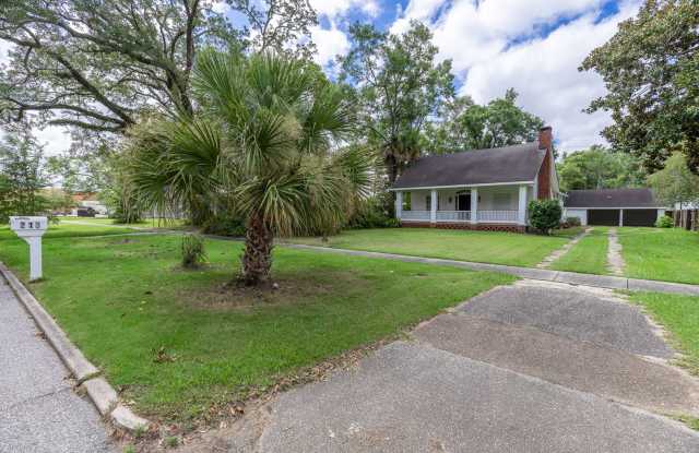 2 Bedroom Charming Home in the Heart of Foley! Gallery 3