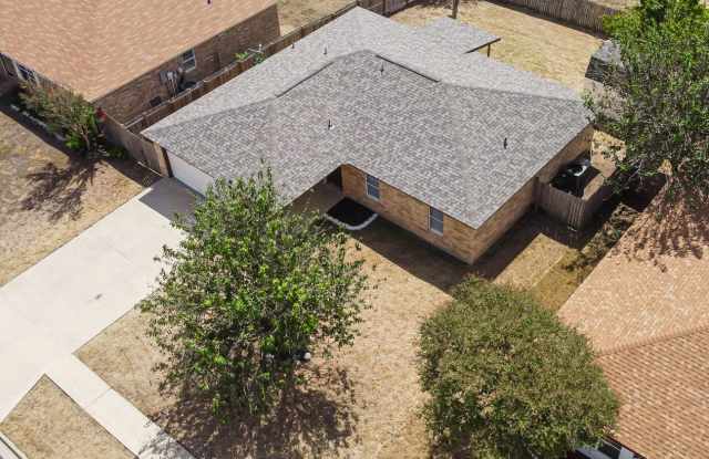 4-Bedroom Home with 2-Car Garage & Fenced Backyard! Gallery 4
