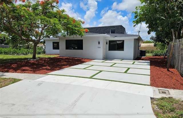 1561 SW 23rd Ave photos photos