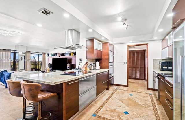 1800 NE 114th Street 811, Miami, FL 33181 photos photos