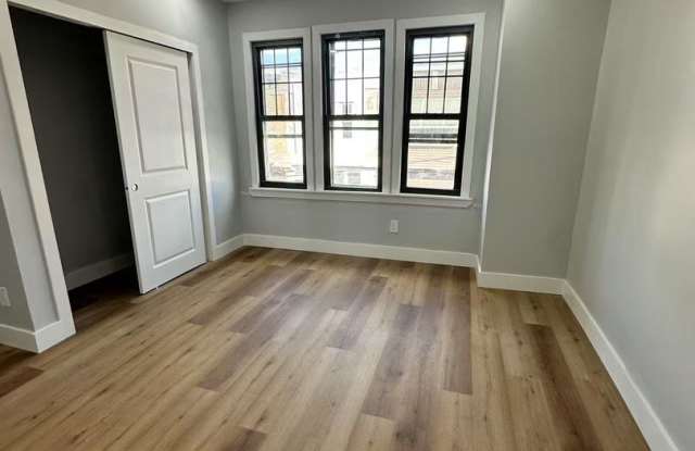 3B1.5B House with Backyard in South Philly photos photos