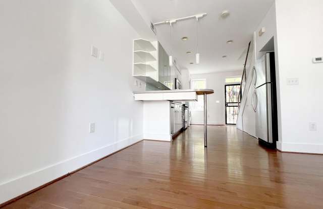 540 HOBART PLACE NW Gallery 3