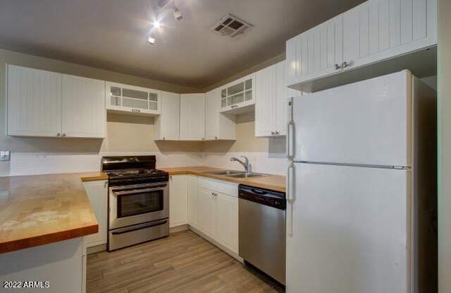 1324 W 11TH Street photos photos