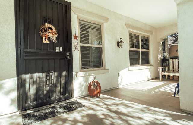 2849 N HERITAGE Street Gallery 4