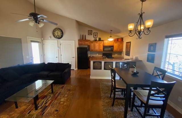 Super Cute Condo Near U of A! Gallery 4