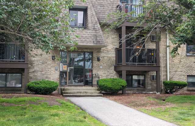 Spacious 1 bedroom garden style condo at King's Court Condominiums photos photos