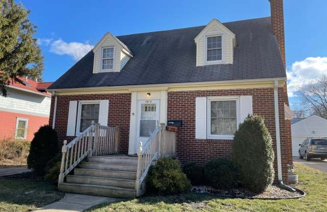 1013 W Daniel Street Gallery 1