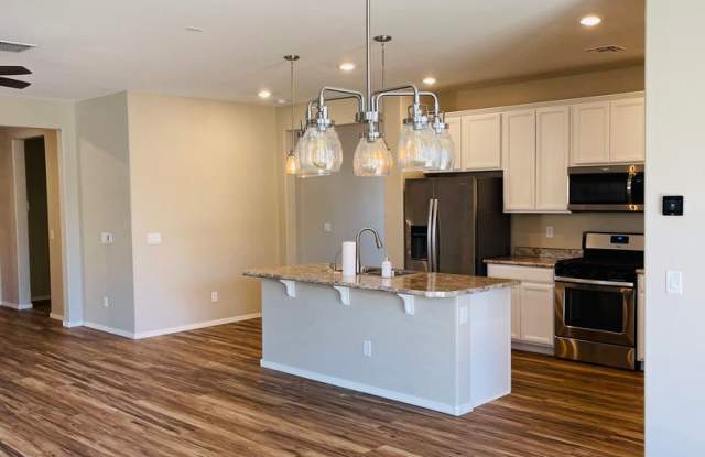 READY TO VIEW NOW! Recently Remodeled 3 Bedroom, 2 Bathroom  Extra Den photos photos