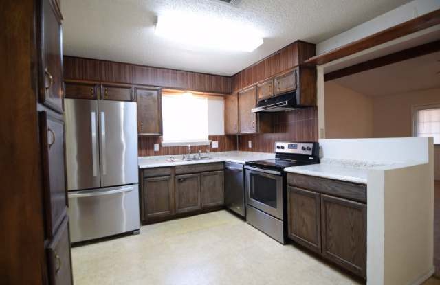 2806 Grasslands Dr Gallery 4