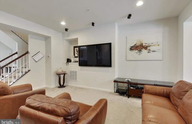 2542 BALDWIN CRES NE Gallery 4