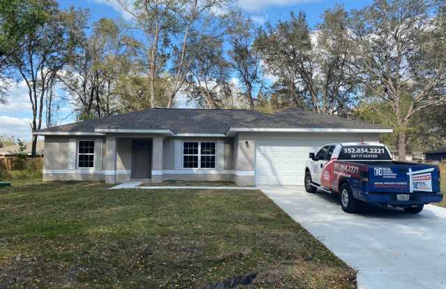 *** NOT AVAILABLE TO SHOW TILLL MID APRIL *** Custom Home - Desirable SE Ocala Neighborhood 3/2/2 **Won't Last** photos photos