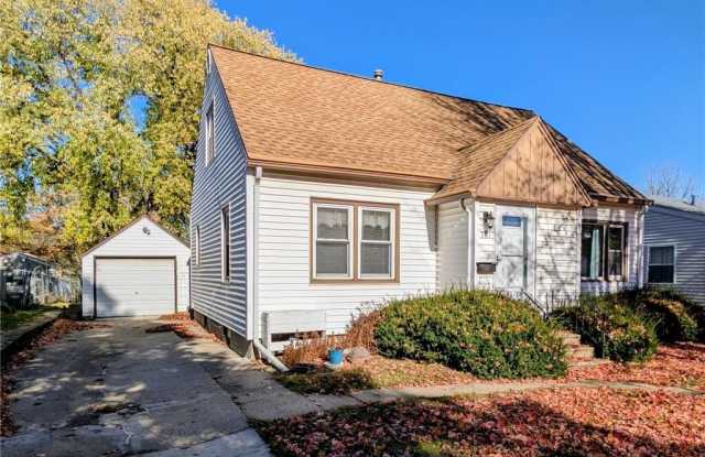 301 Giles Place - 301 Giles Place, Albert Lea, MN 56007