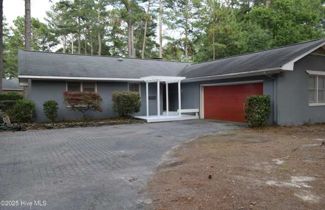 340 Lake Forest Drive Gallery 1