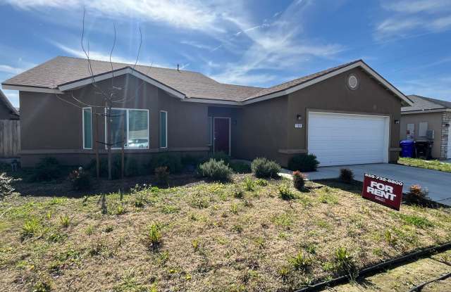 Newer Built Home in Porterville ! - 789 West Brown Avenue, Porterville, CA 93257