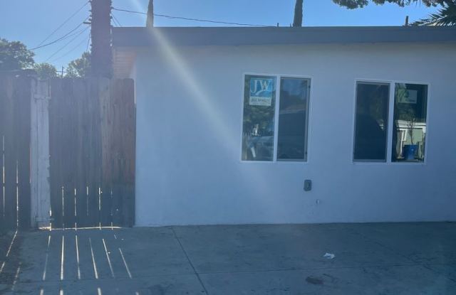 Cute 1 Bedroom Unit in Nice Neighborhood! photos photos