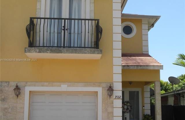 3532 SW 23rd Ter photos photos