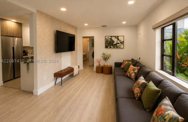 1935 NW 42 ST Gallery 1