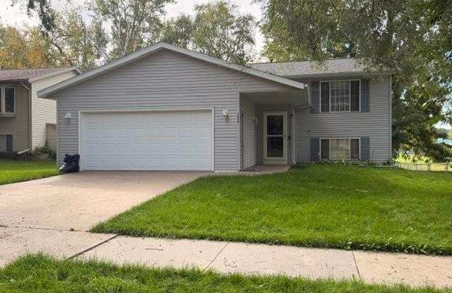 3838 Strathmore Lane SE Gallery 1