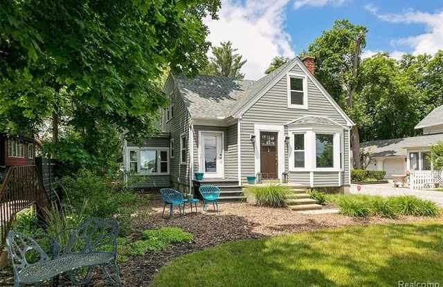 3630 ORCHARD LAKE Road Gallery 4