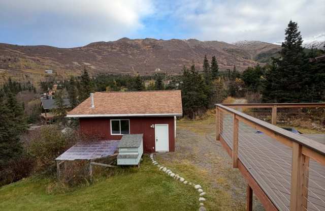 Peaceful hillside log home Gallery 3