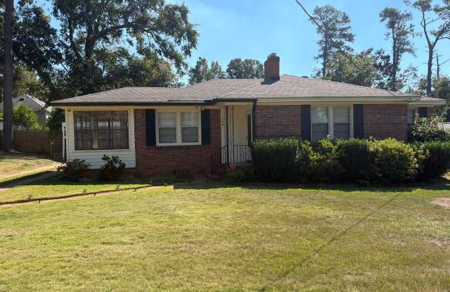 Cozy 3 bedroom brick ranch style just off Washington Rd Gallery 1