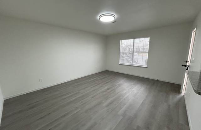 329 Berry Street - 203 photos photos