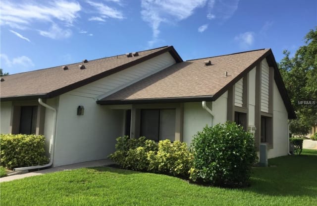 2498 OAKLEAF LANE - 2498 Oakleaf Lane, Clearwater, FL 33763