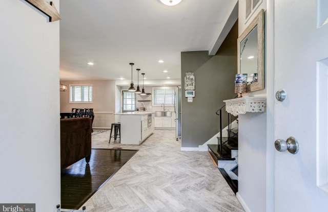 6413 MORTON PLACE Gallery 4