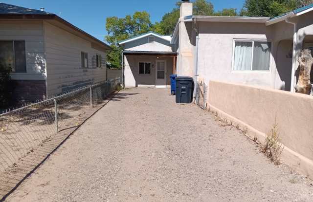 Cozy 1 bedroom, 1 bathroom Unit! Showings available NOW! ALL utilities INCLUDED! Move in special - 255 Gene Avenue Northwest, Albuquerque, NM 87107