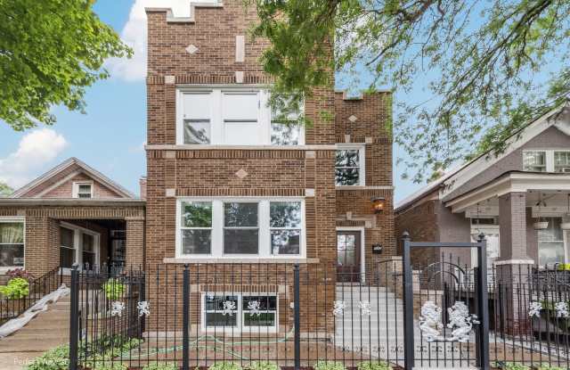 952 N Springfield Avenue Gallery 1