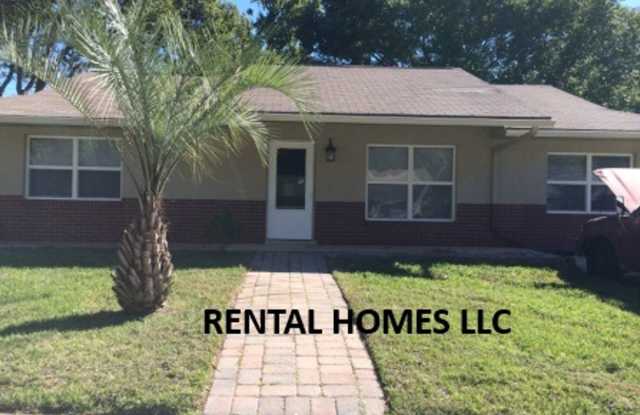 Beautiful Single Family Home with 1,585 total square feet, Remodeled a few years Ago Gallery 3