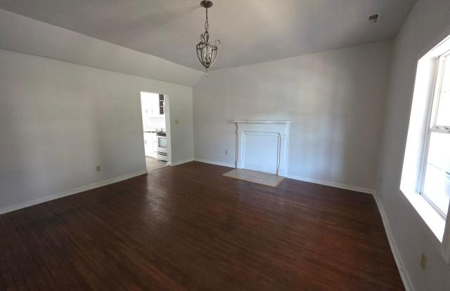 For Rent - 3 Bedroom, 1.5 Bath Duplex Gallery 4