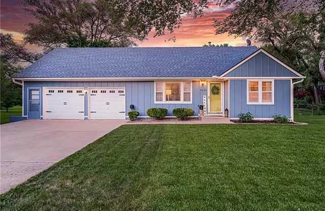 COMING SOON - Adorable Home in Lenexa photos photos COMING SOON - Adorable Home in Lenexa photos photos