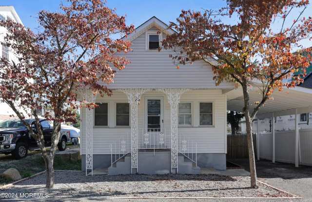 1423 Holmes Avenue - 1423 Holmes Avenue, Toms River, NJ 08753