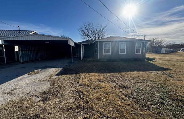 603 E ALAMEDA STREET - 603 East Alameda Street, Iowa Park, TX 76367