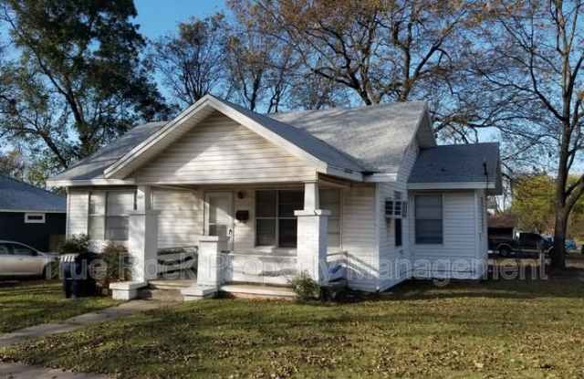 400 W 17th St - 400 West 17th Street, Ada, OK 74820