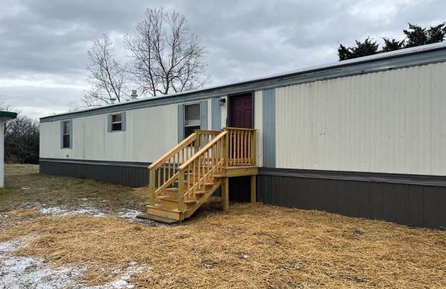 3 Bed, 2 Bath, Detached Building on 10 Acres! photos photos