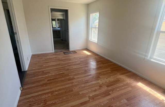 2 Bedroom, 1 Bathroom Home with Bonus Room photos photos