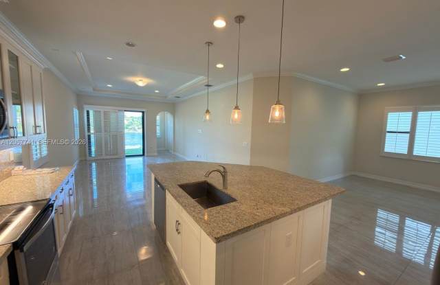 455 SW 113th Lane 455, Pembroke Pines, FL 33025 - 4831 Gallery 3