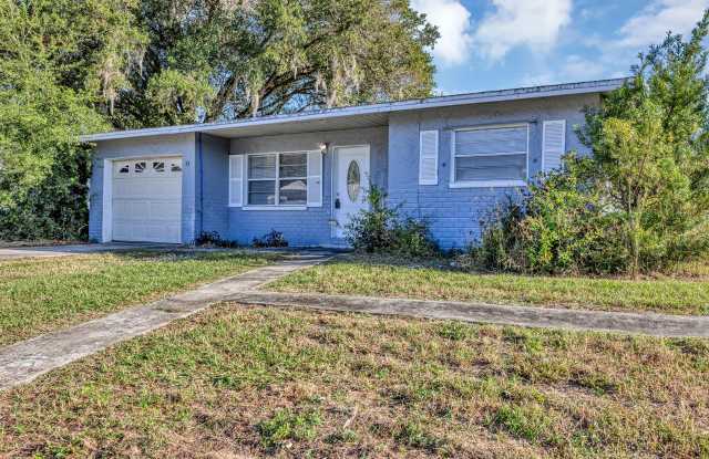 Corner lot in Davenport with Florida room Gallery 3