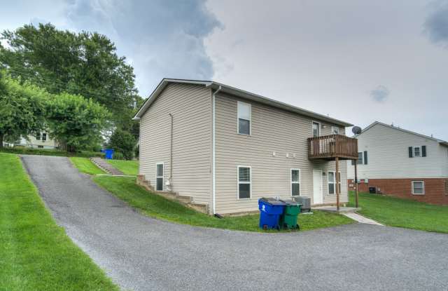 Renovated 3-Bedroom, 2-Bath Duplex on Giles Rd Gallery 1