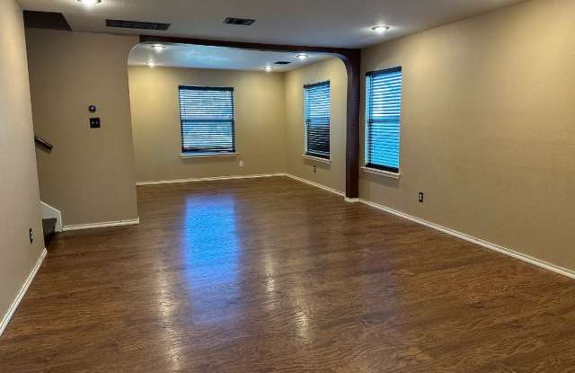 9030 Sahara Woods Gallery 4