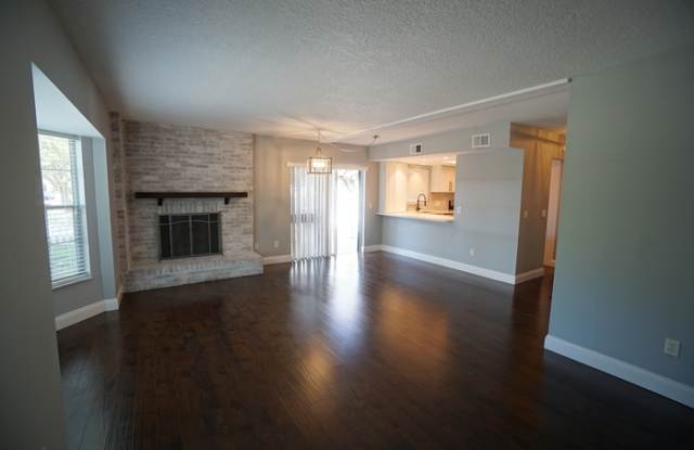 3323 West Swann Avenue Gallery 4